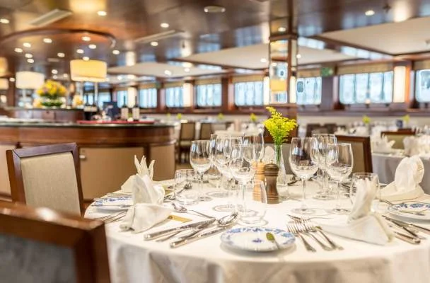 Douro-Cruiser-Restaurant2