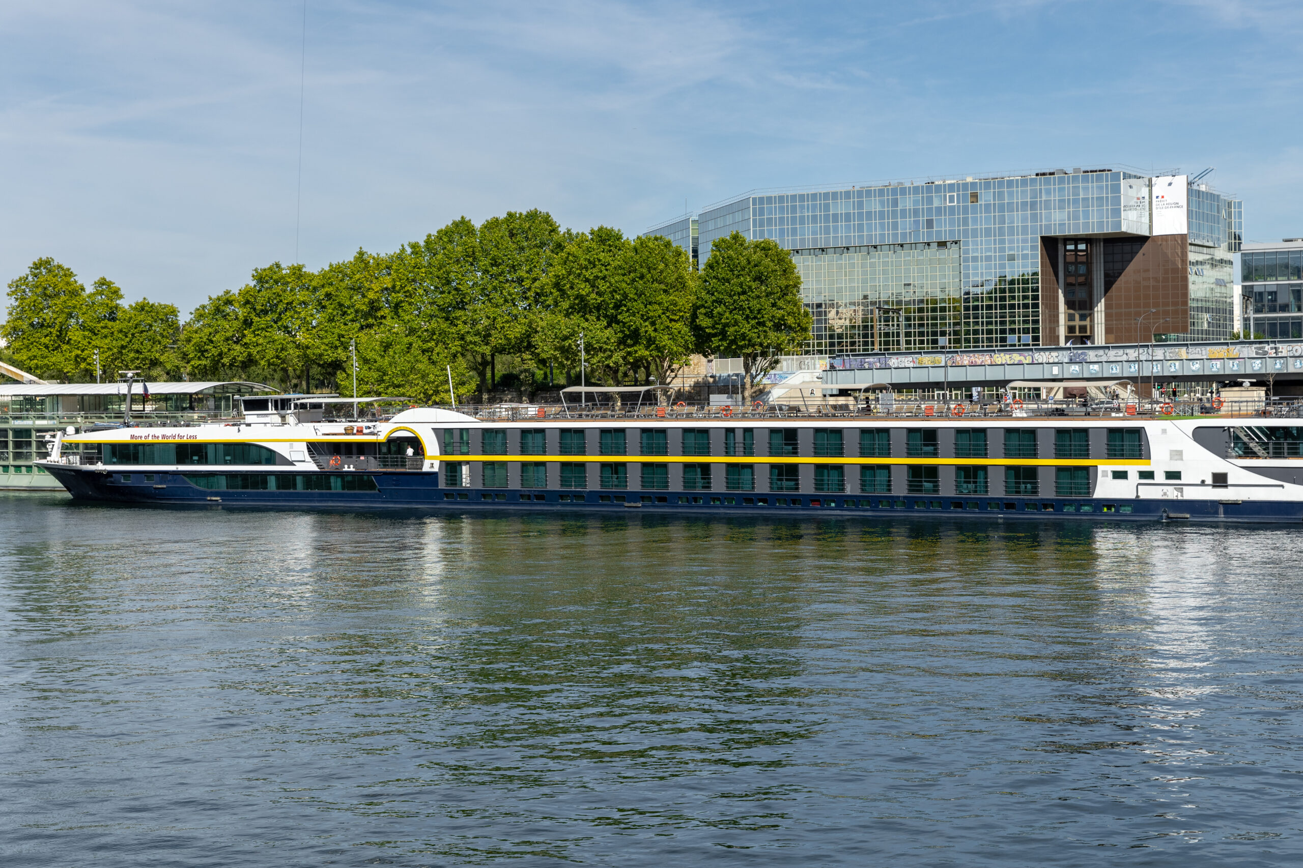 Monarch Countess_Exterior (2)