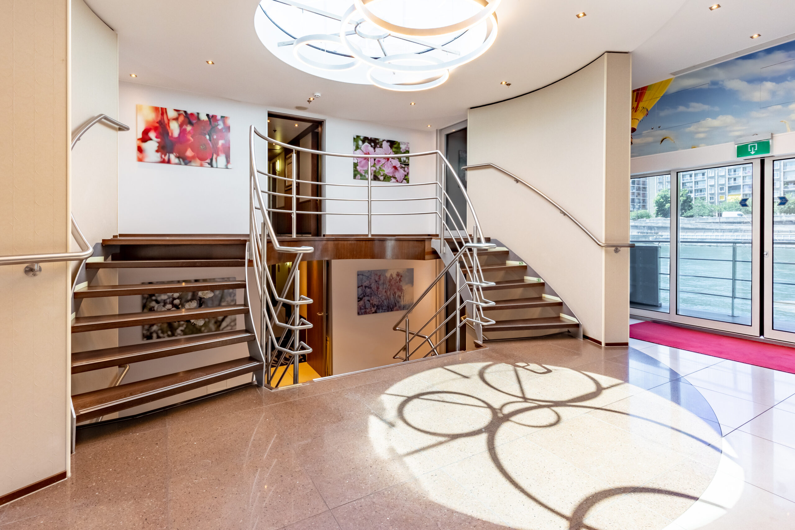 Monarch Countess_Lobby (1)