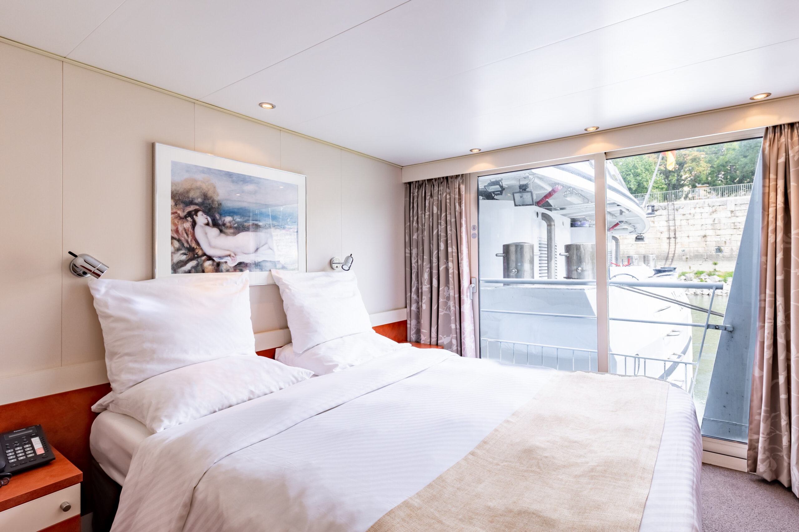 River Sapphire_Cabin (1)