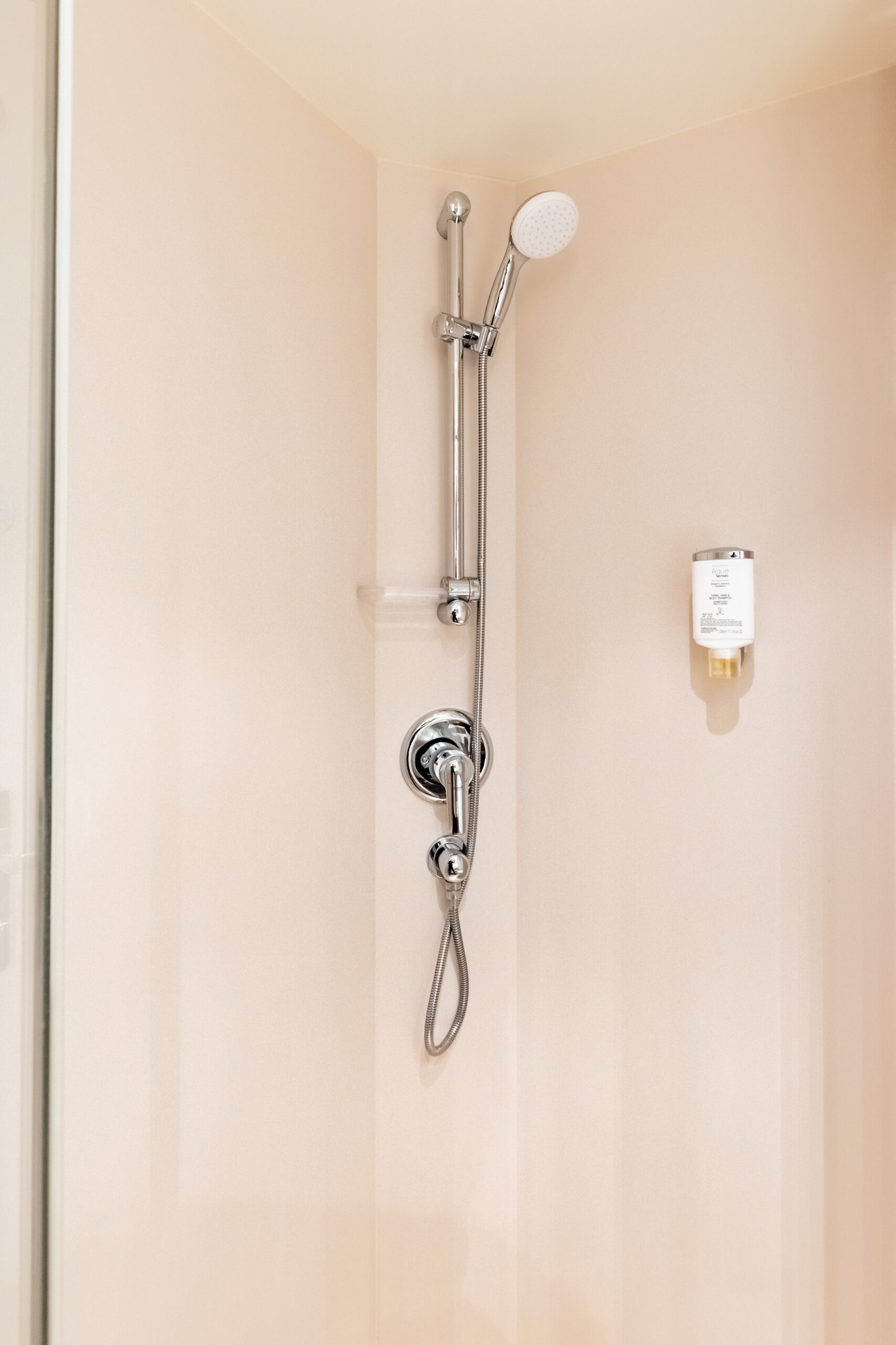 River Sapphire_Cabin (11)