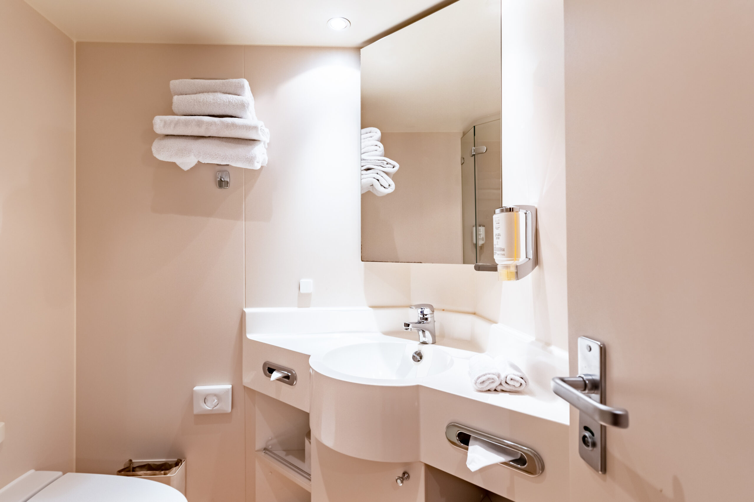 River Sapphire_Cabin (18)