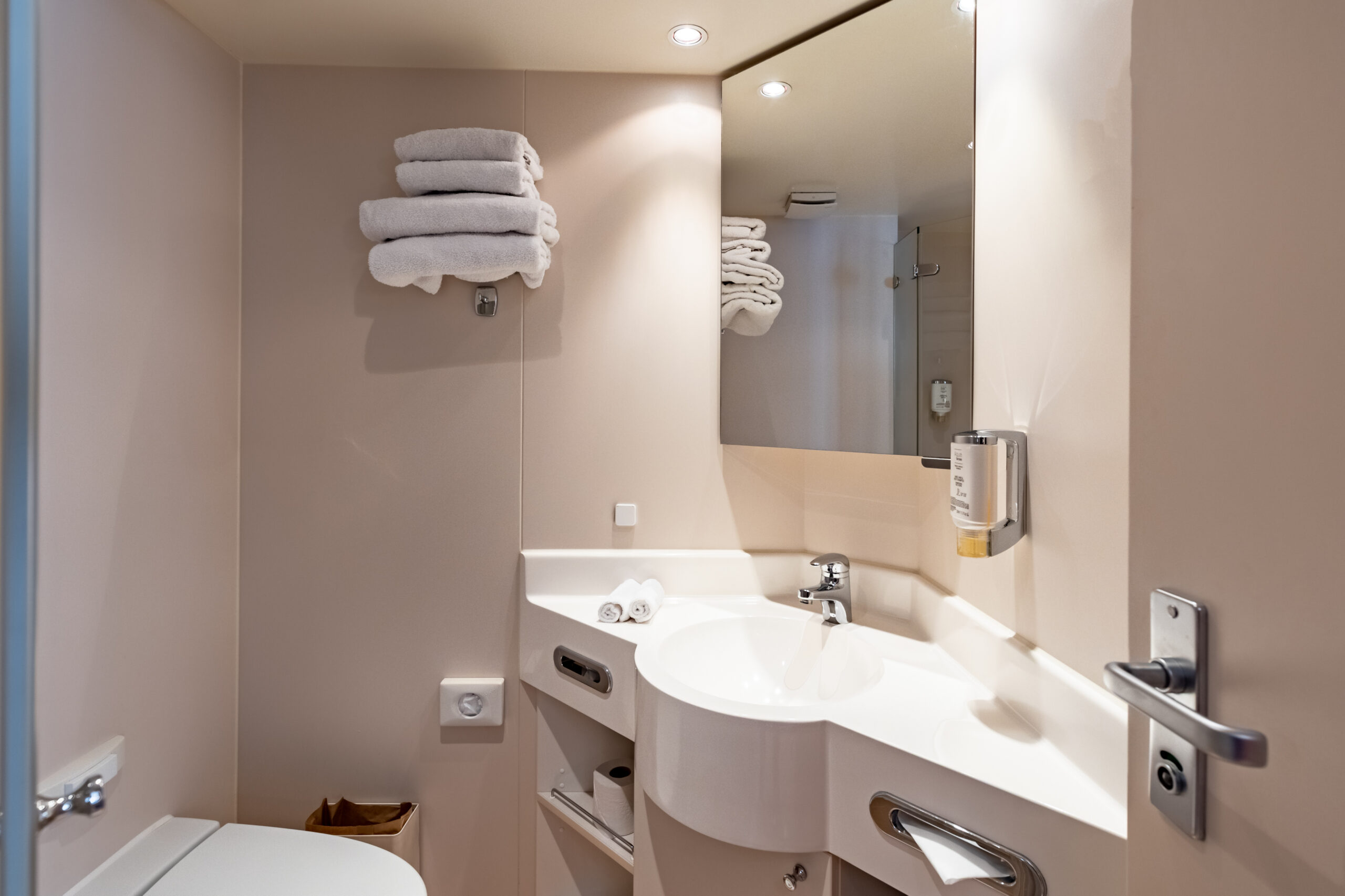 River Sapphire_Cabin (8)