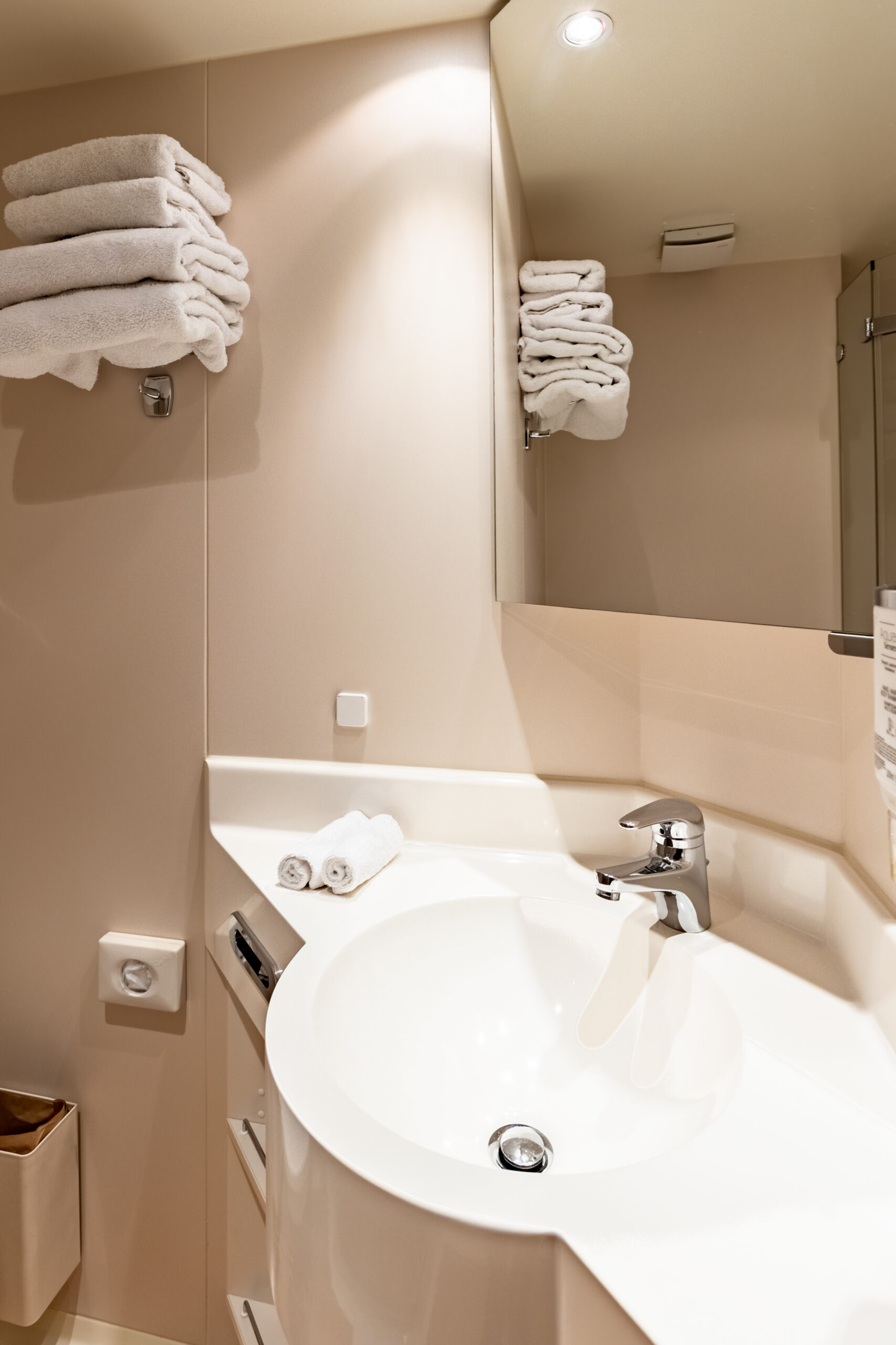 River Sapphire_Cabin (9)