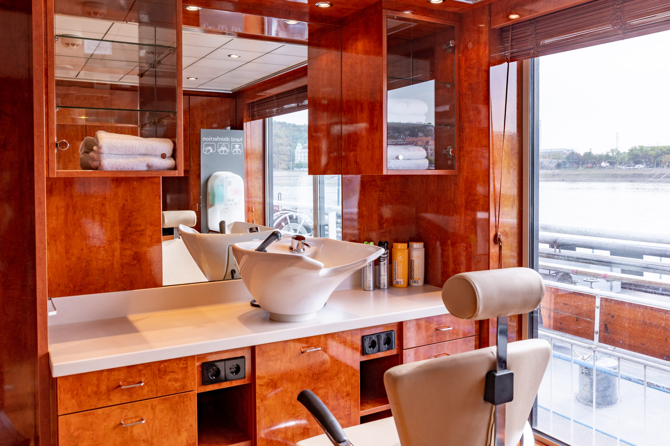 River Sapphire_Hair Salon (1)