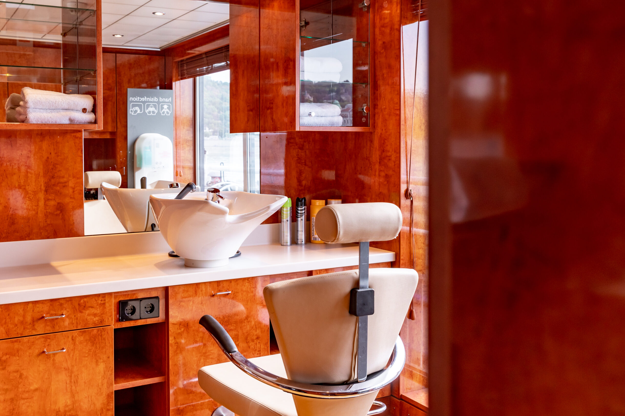 River Sapphire_Hair Salon (2)