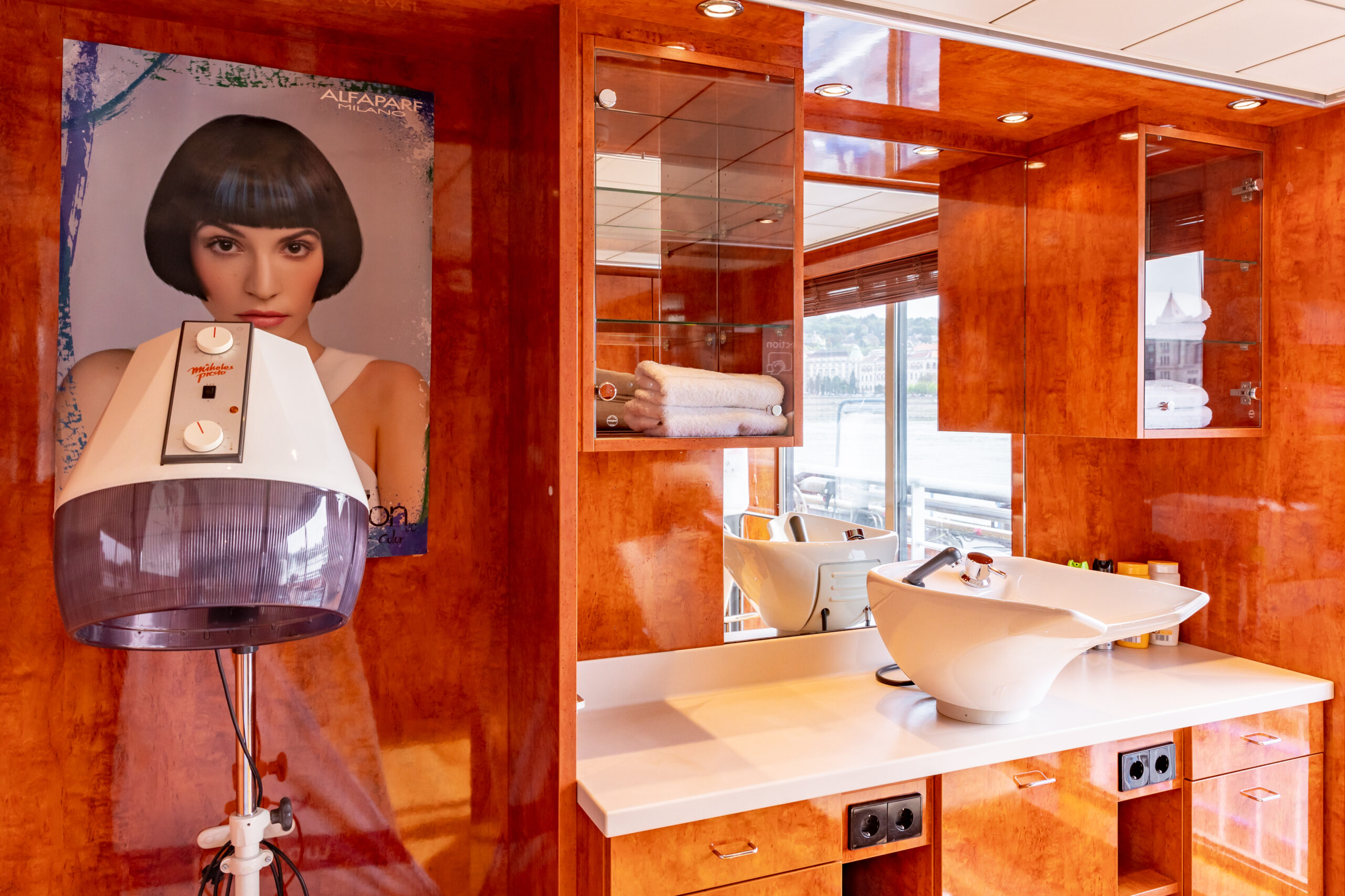 River Sapphire_Hair Salon (5)