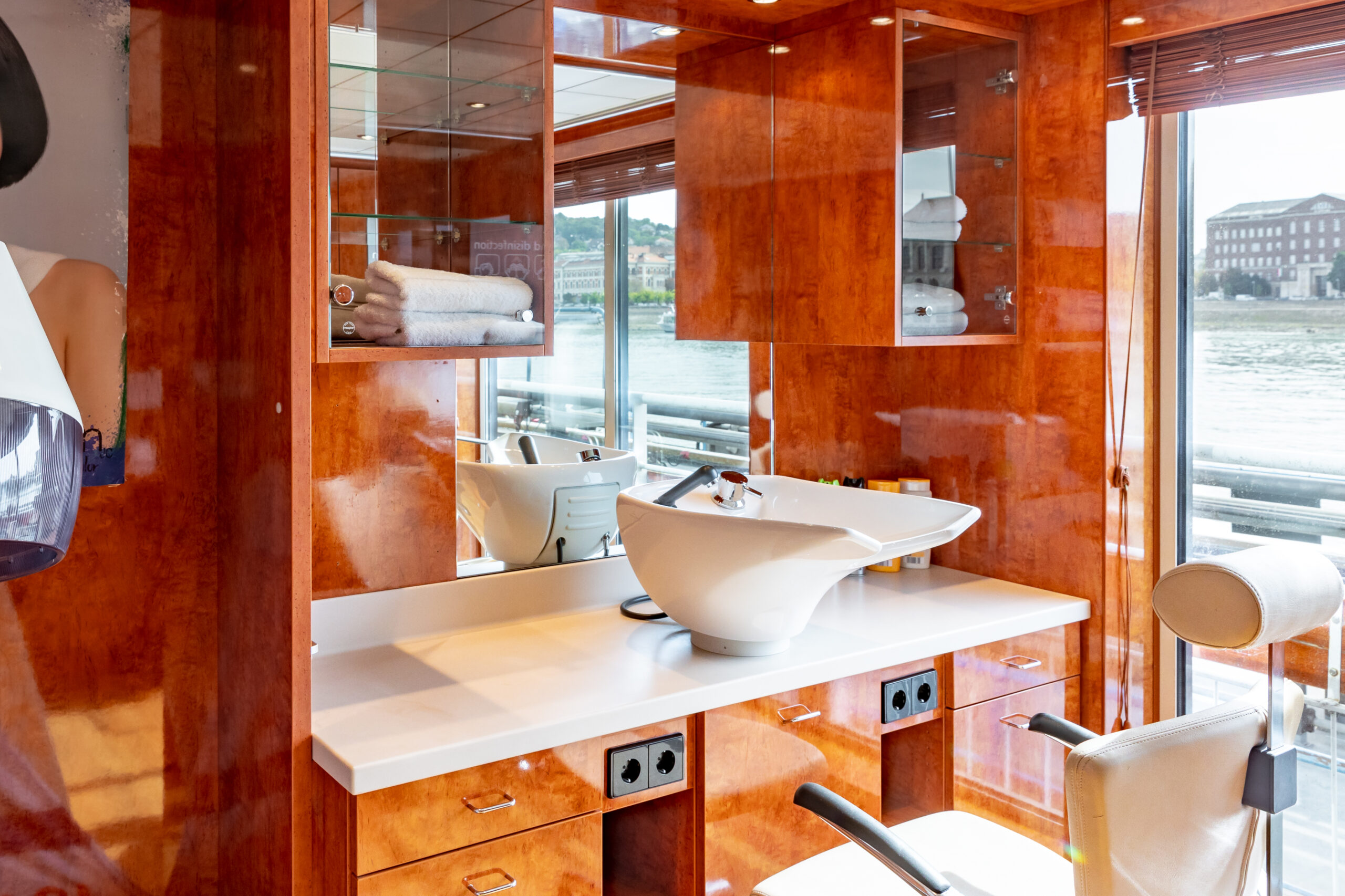 River Sapphire_Hair Salon (6)